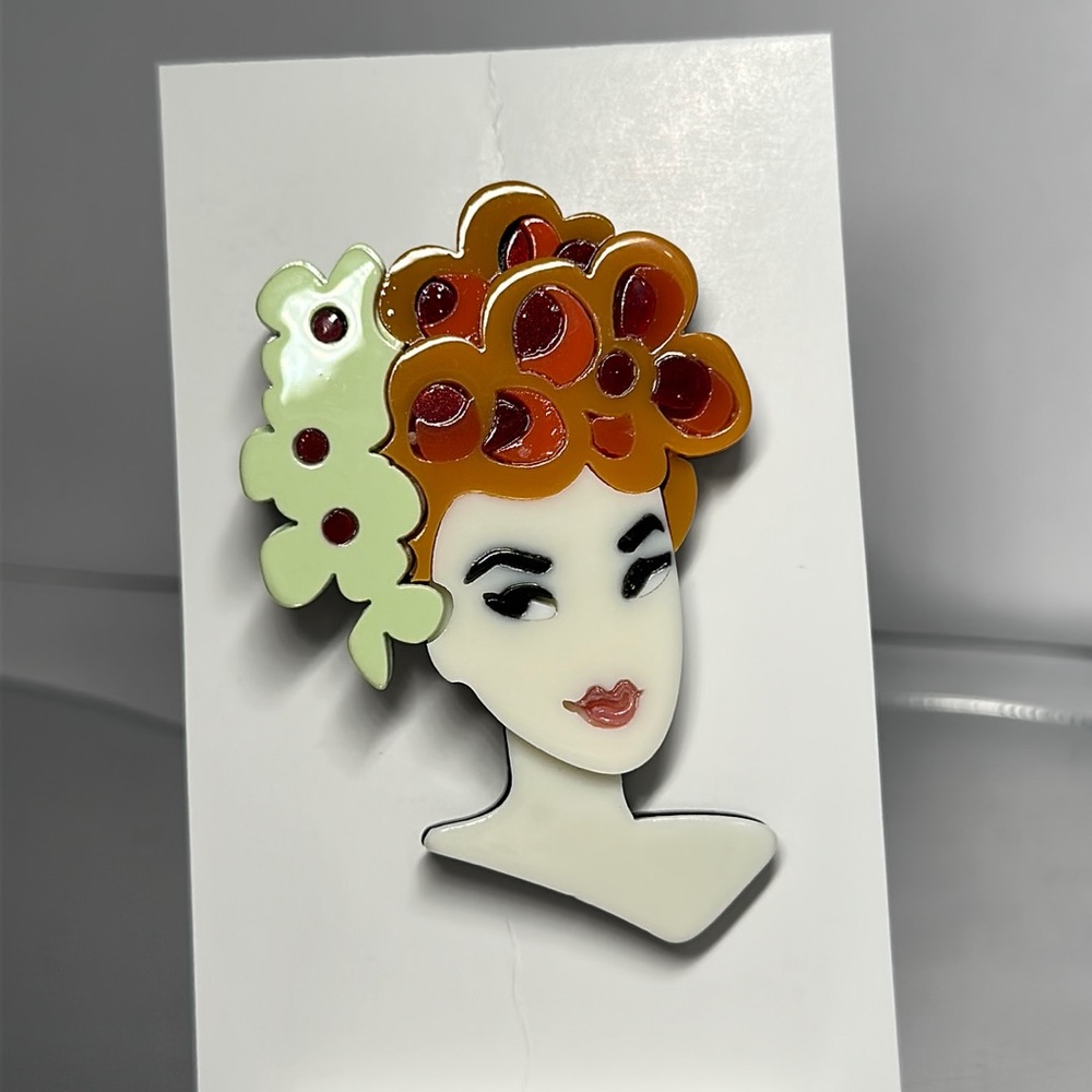 Beautiful Girl Brooch / Scarf Pin #124